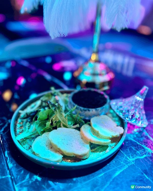 位於銅鑼灣❣︎十八夢❣︎係一間有主題表演嘅新派fusion菜...