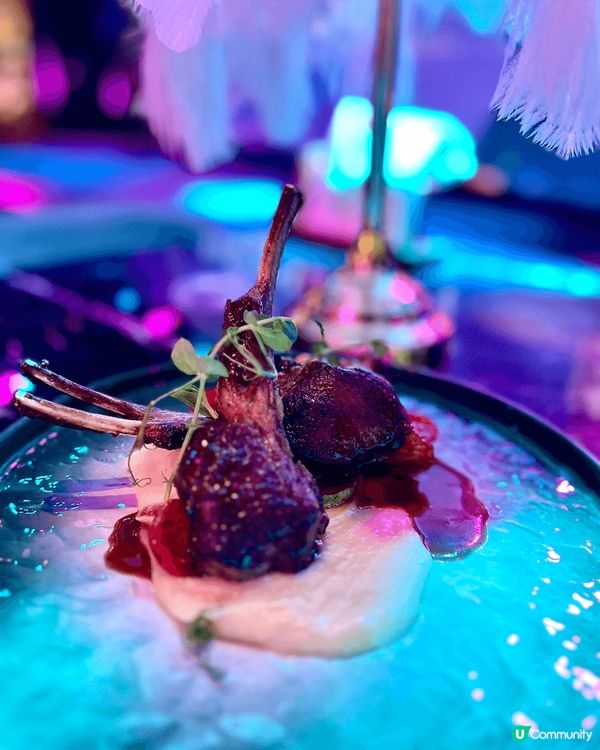 位於銅鑼灣❣︎十八夢❣︎係一間有主題表演嘅新派fusion菜...