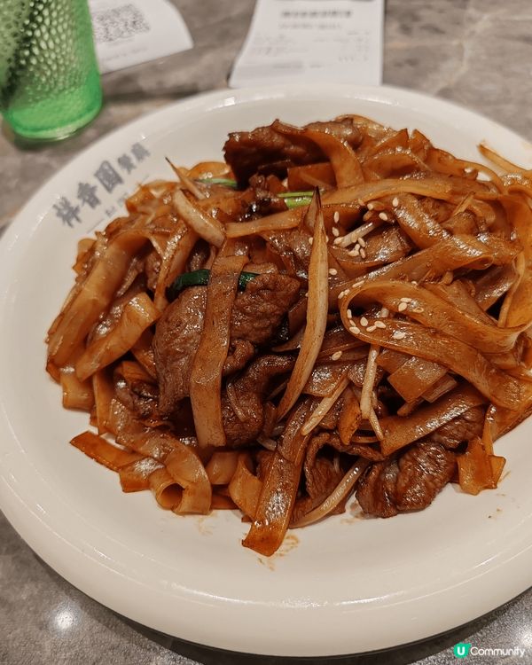 我本人最鐘意食嘅港式美食......就係乾炒牛河。當中牛肉要...