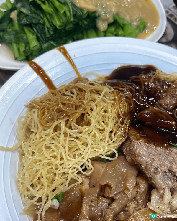 宵夜時間，我至愛係牛腩撈麵，傳統港式風味
