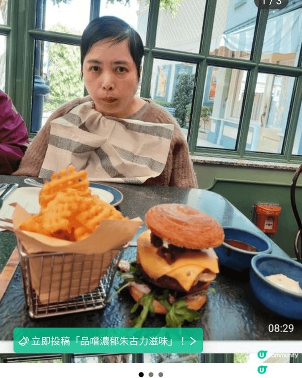 去日本餐廳吃火鍋和吃美式漢堡包，很高興。