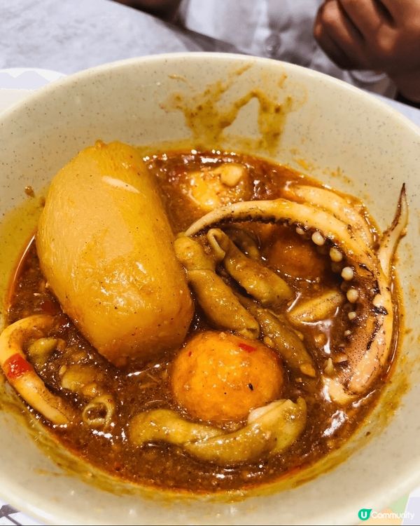 兩公婆接亞仔放學 ，下午茶一齊食南記粉麵 。