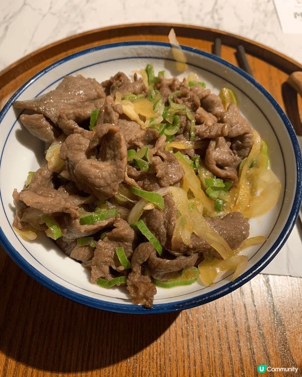 月見半熟牛丼, 肉質嫩滑肉味香濃,撈埋蛋味濃郁嘅流心蛋,真係...