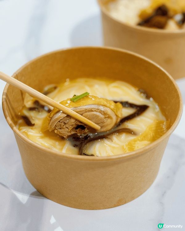 姫松茸竹笙花膠雞米線 $78