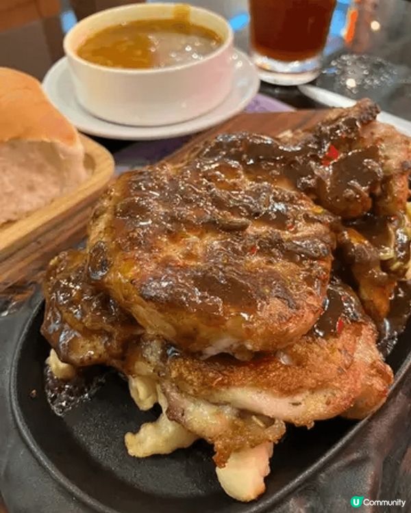 這次來到金翠餐廳十分有驚喜，內裏佈滿懷舊港式裝潢、員工態度非...