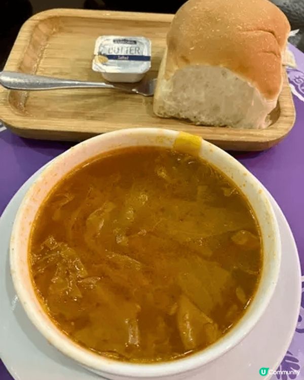 這次來到金翠餐廳十分有驚喜，內裏佈滿懷舊港式裝潢、員工態度非...