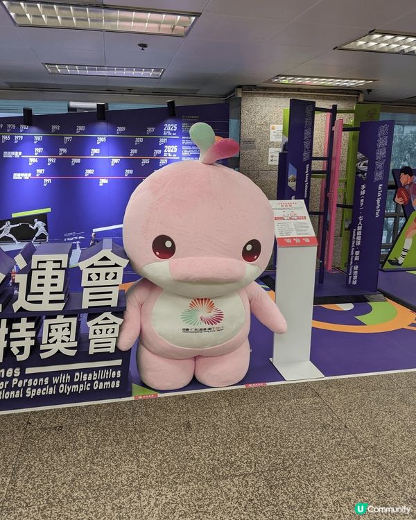 灣仔稅務大樓有個介紹全運會既打卡點，有兩隻特大的吉祥物「喜洋...