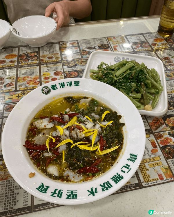 見餐牌推薦蒜蓉粉絲蒸鳳尾蝦 🦐、招牌酸菜魚，就試試佢！