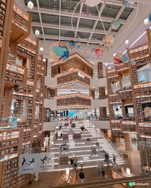 去咗韓國水原最美圖書館打卡同影相，這裏真係好靚好啱打卡，同朋...