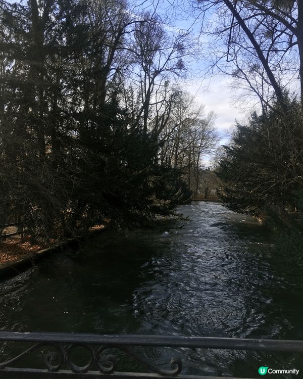 攝於慕尼黑的中央公園，外國果然地方夠大，隨便走入一個市中心公...