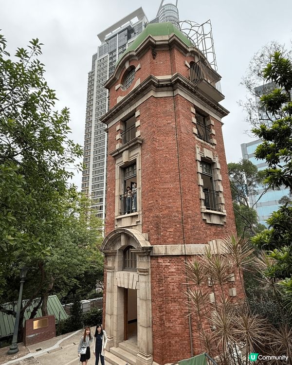 尖沙咀的一處偏僻位置有一座有具復古氣息英倫風建築設計的訊號塔...