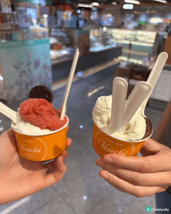 Venchi 既雪糕無令我失望，首先特濃朱古力味真係好足料好...