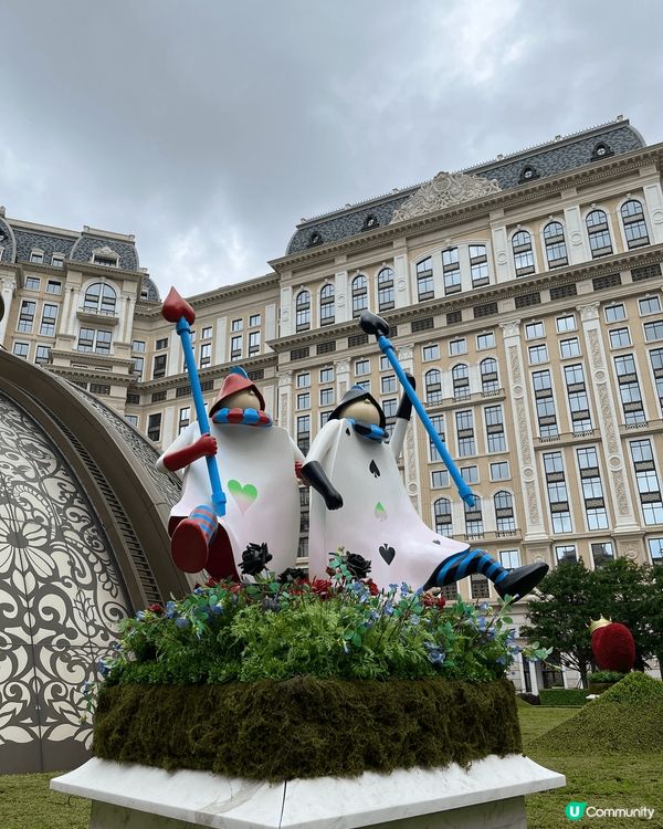 澳門上葡京的3樓綠茵勝境花園變成了愛麗絲夢遊仙境，入面有夢幻...