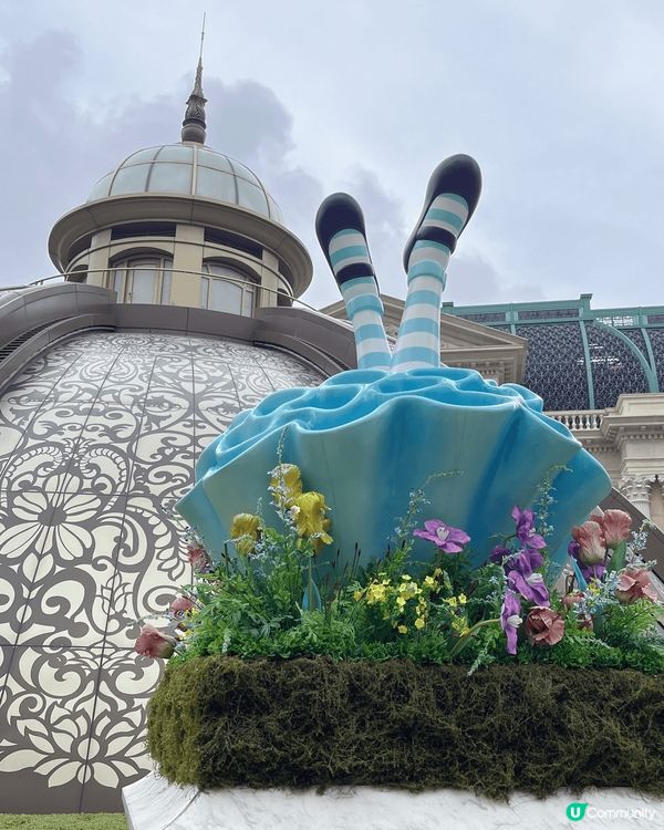 澳門上葡京的3樓綠茵勝境花園變成了愛麗絲夢遊仙境，入面有夢幻...