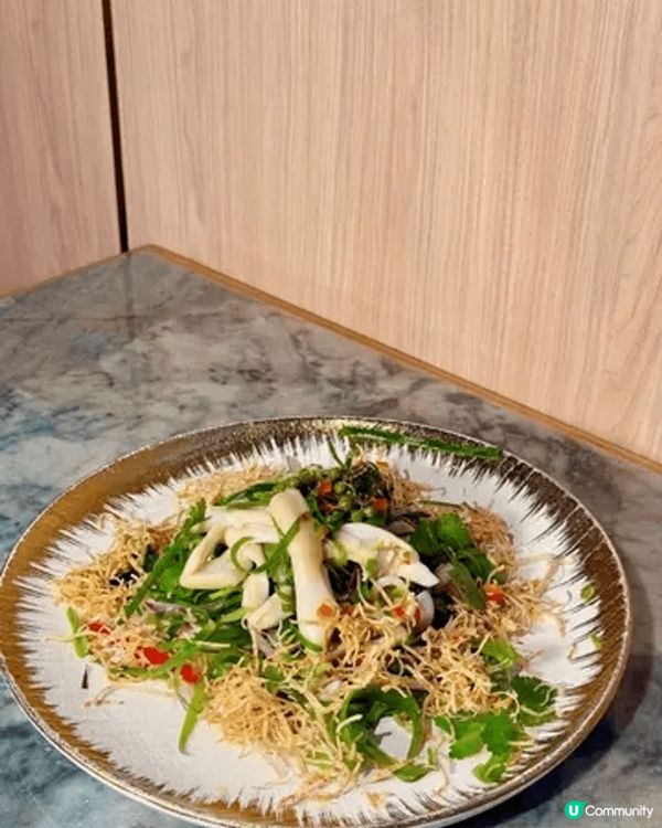 中環中菜館 「六如」是一家精緻的潮式中菜館。餐廳裝潢帶點古典...