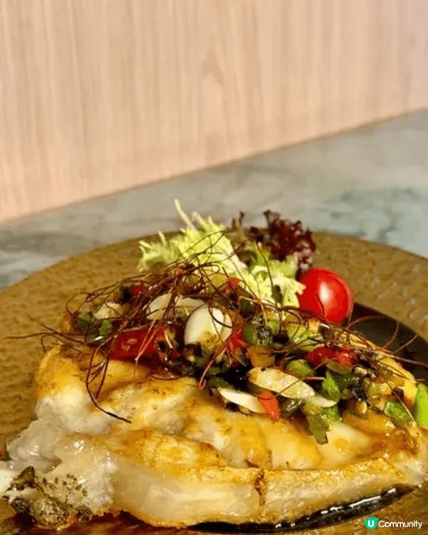 中環中菜館 「六如」是一家精緻的潮式中菜館。餐廳裝潢帶點古典...