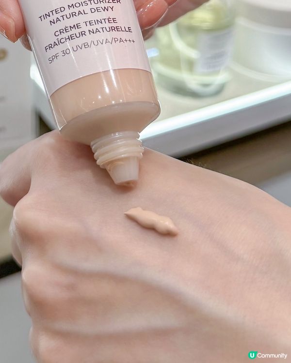 Laura Mercier｢全新水光修護輕粉底霜｣