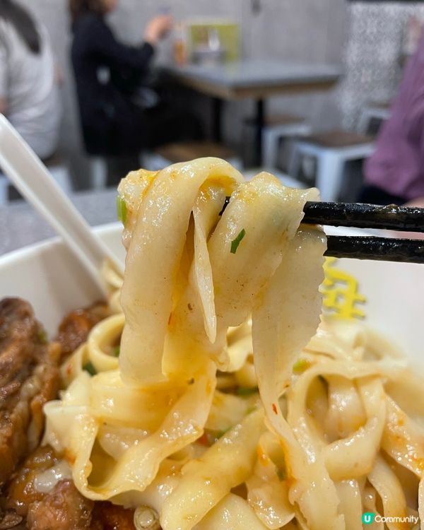 超煙韌刀削麵！牛筋腩熱拌麵🤤🍜