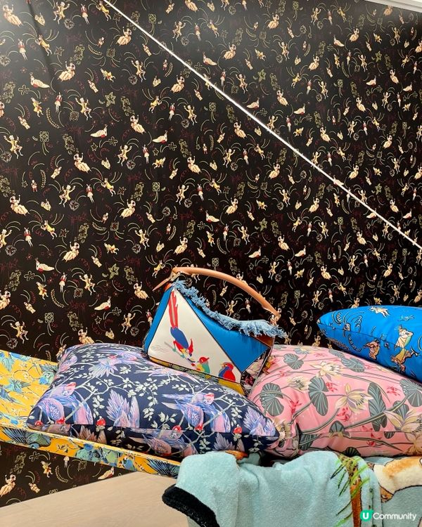 免費睇Loewe手袋展✨送精美海報+貼紙