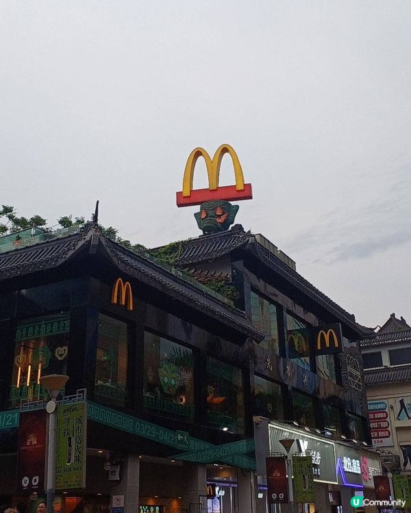 老街深圳站是深圳的一個歷史悠久的地區，融合了傳統與現代。