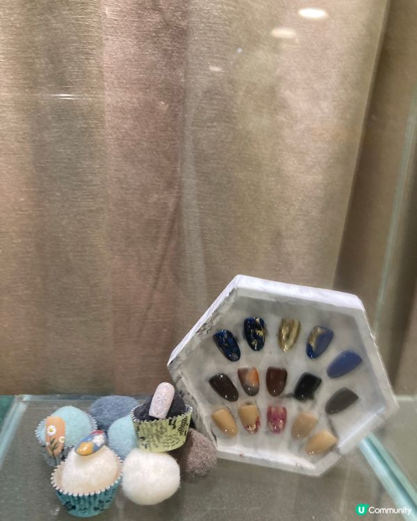 荔枝角的畫作配合美甲