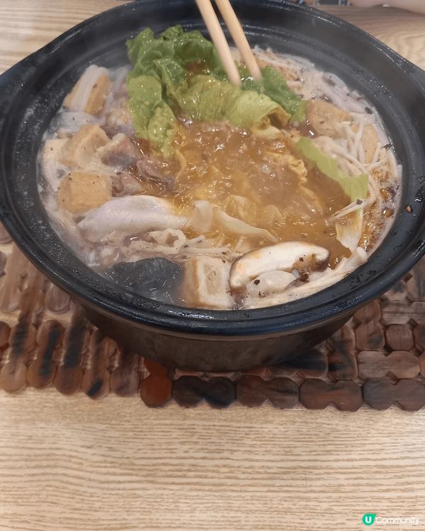 深圳水庫新村維也納三好酒店地下，春城米線，熱騰騰的窩米線！