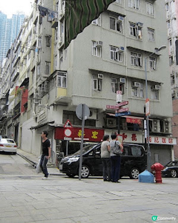 我同家人去過上環摩羅上街打卡兼尋寶，因為它是一個充滿古老氣息...