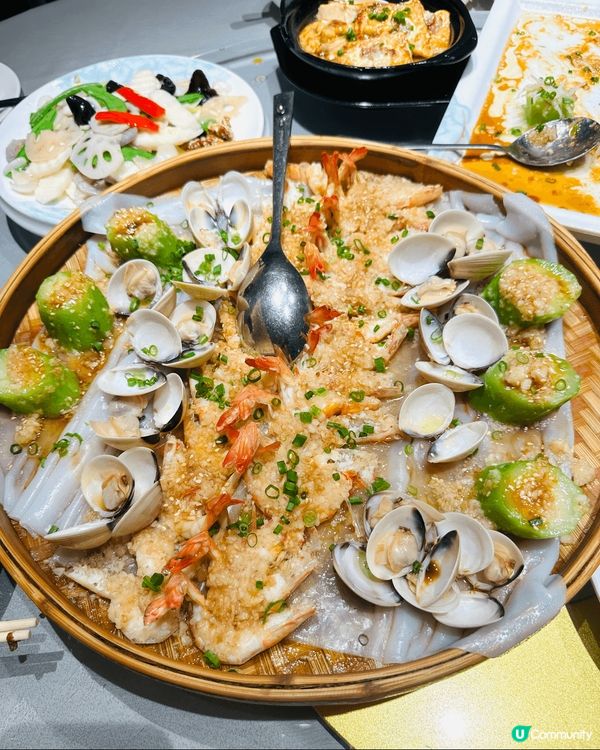 深圳洗完牙之後就去飽餐一頓。呢個海鮮拼盤又大又養眼，見到就胃...