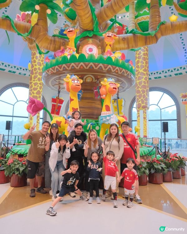 這是清遠長隆長頸鹿酒店的大堂。很棒的酒店但自助餐不太出色。樂...