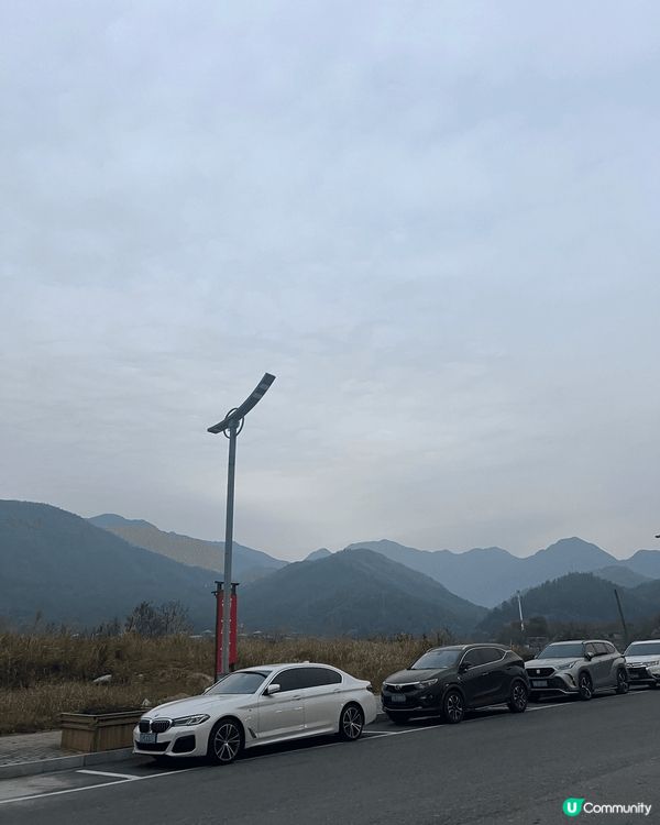 這是江西的明山 當日多雲大霧但還是能看到連綿不斷的山脈