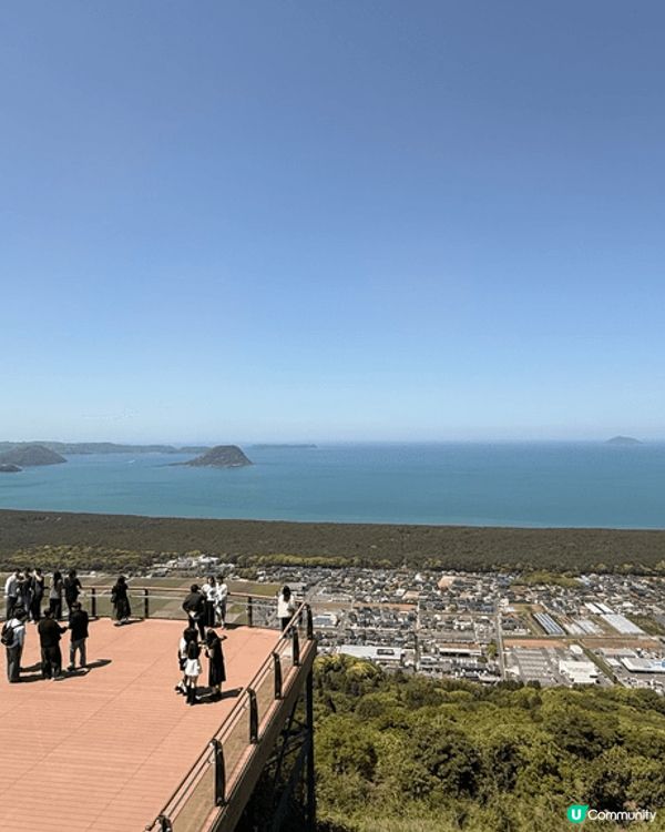 推薦去日本的唐律，人不多但是很多自然的風景和有歷史價值的城堡...