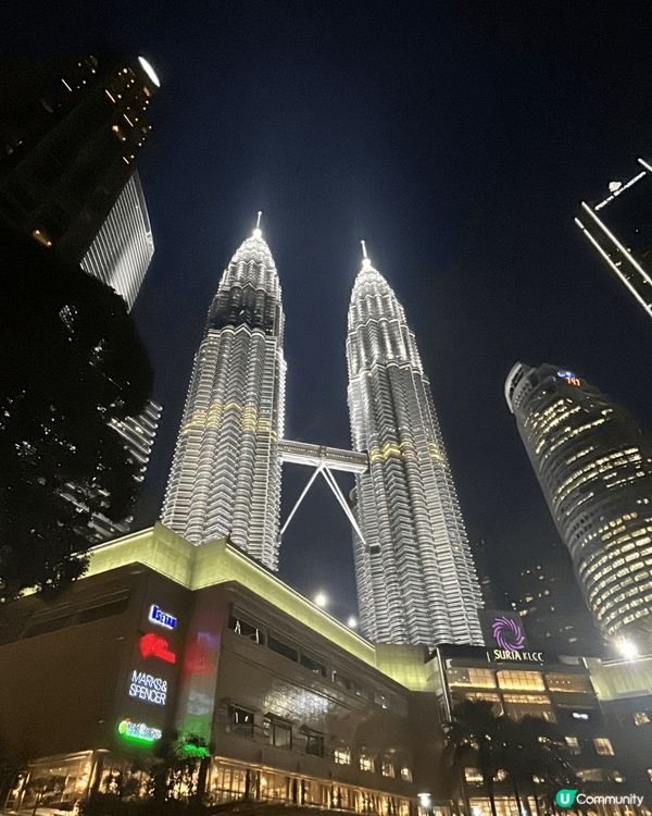 馬來西亞雙子塔同黑風洞，一個充滿城市化氣息，另一個又係充滿自...