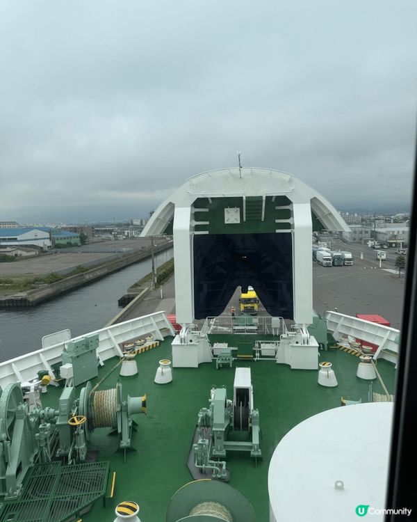 由北海道自駕去青森需要搭船4小時，船上有少量叮叮便當販賣，不...