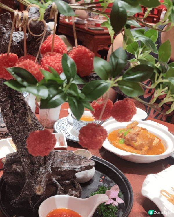 蝦球整到好似荔枝咁好特别，炸到好翠好好食，片皮鴨皮夠翠，鴨肝...