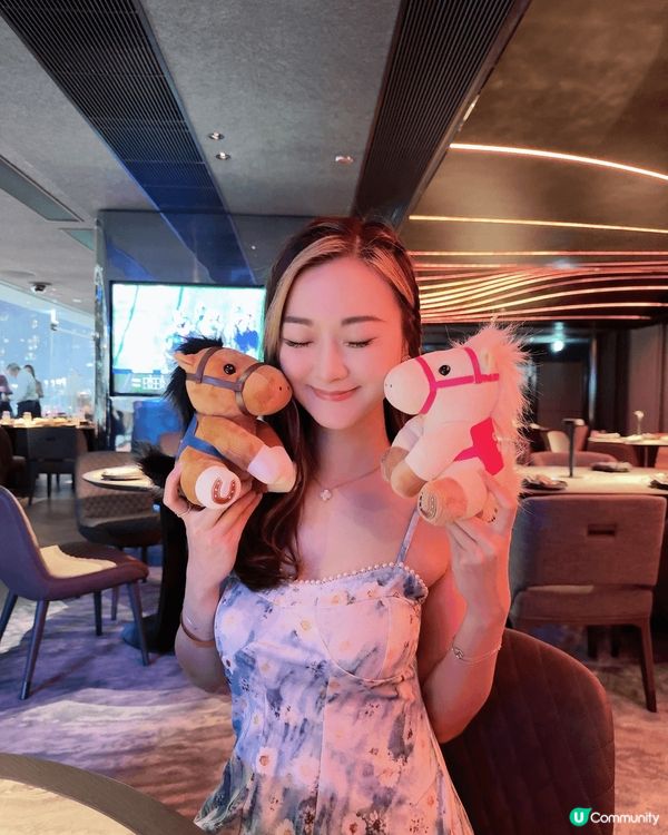 最近去咗跑馬地馬場嘅全新餐廳Vantage，真係好有氣氛😍 ...