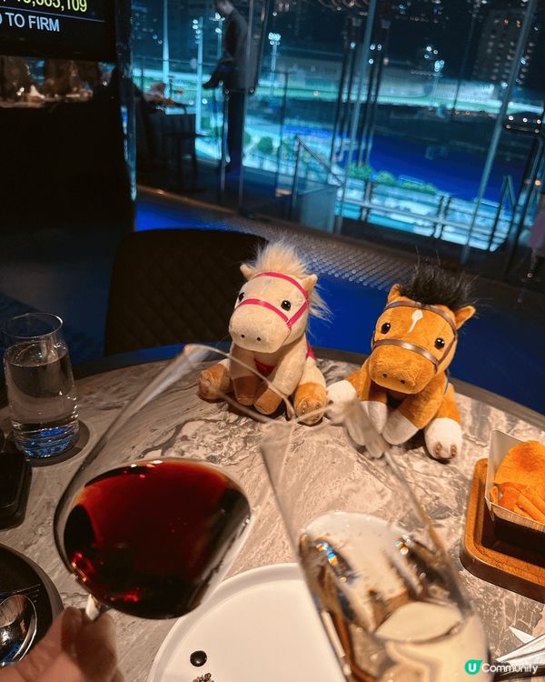 最近去咗跑馬地馬場嘅全新餐廳Vantage，真係好有氣氛😍 ...