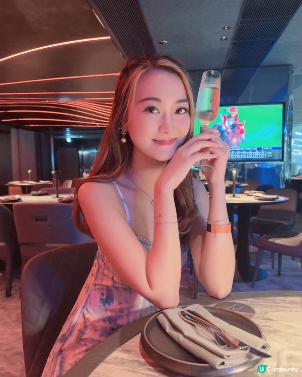 最近去咗跑馬地馬場嘅全新餐廳Vantage，真係好有氣氛😍 ...