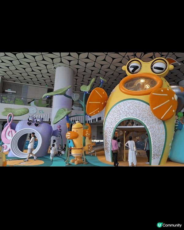 深圳阪田萬科廣場以大自然森林生態為題的商場，有10 米高黑臉...