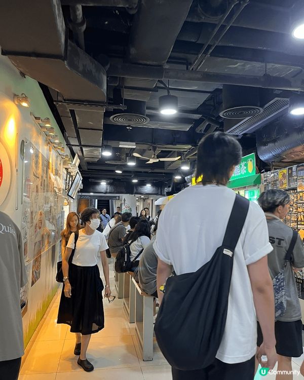 深水埗的西九龍中心是一個好好行的室內美食廣場，可以一次過試晒...