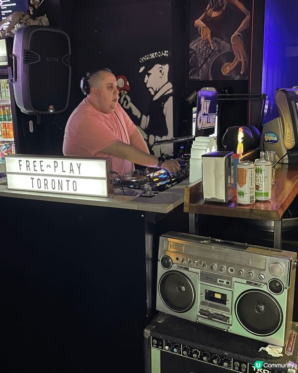 這間餐廳位於多倫多Downtown區 (300 Colleg...