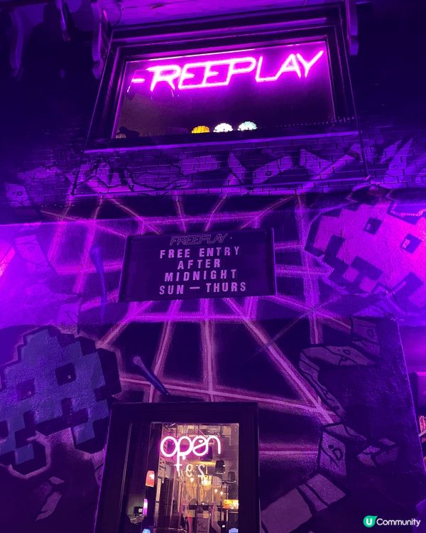 這間餐廳位於多倫多Downtown區 (300 Colleg...