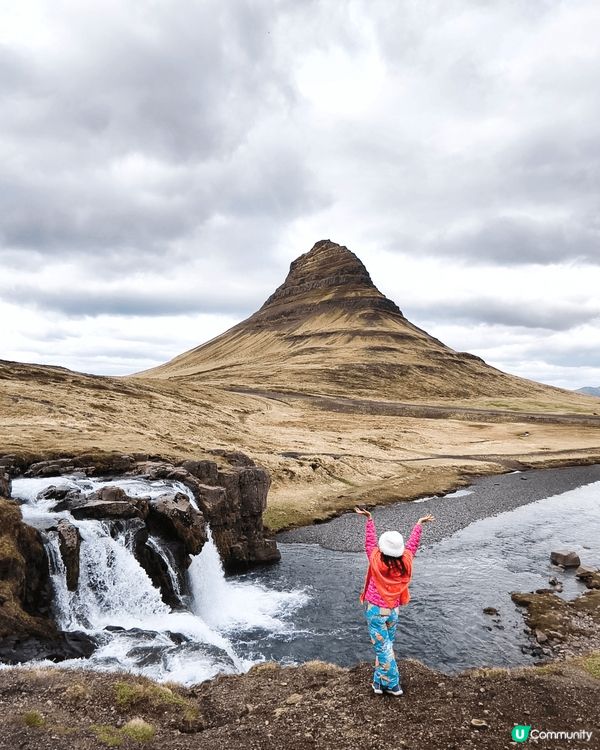 去冰岛旅游，有很多自然风景，例如瀑布，奇石，北极光，黑沙滩，...