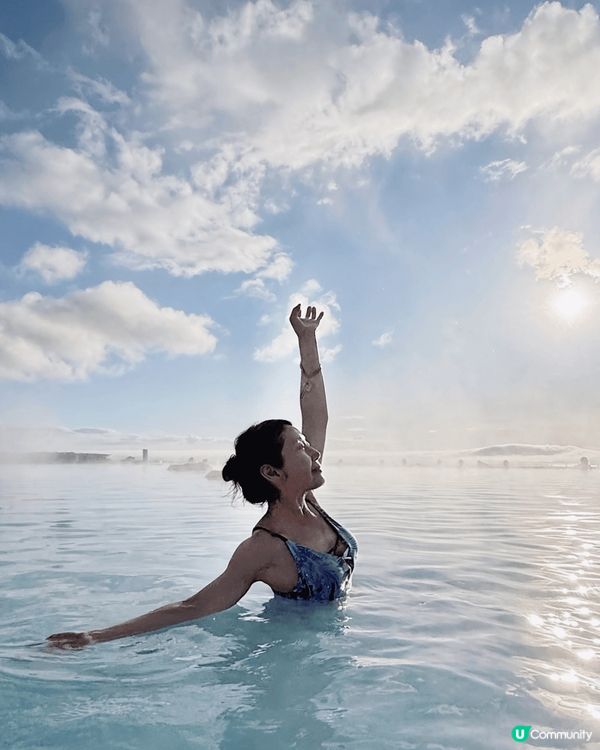 去冰岛旅游，有很多自然风景，例如瀑布，奇石，北极光，黑沙滩，...