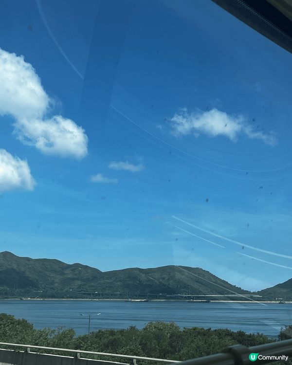 一張就在水上樂園影的 那個風景真的很漂亮 第二章的海景是覺得...