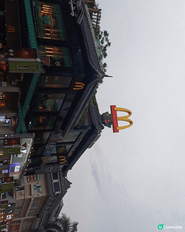 老街深圳站是深圳的一個歷史悠久的地區，融合了傳統與現代。這裡...