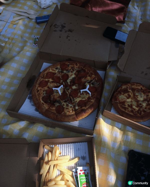 第一張係淺水灣同朋友一齊玩嘅適合影嘅，第二張就係聖誕節好有氛...