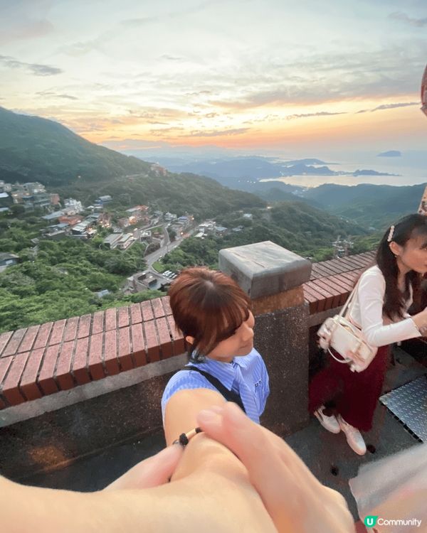 到台灣旅行，和我的中六同學們去了畢業旅行，那天是我們最開心的...