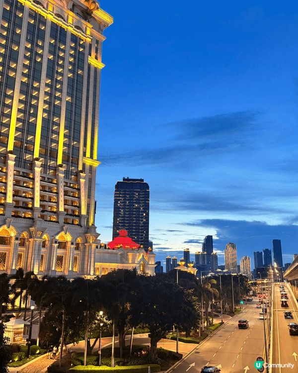 一班朋友已經多年沒有一起旅行，最終決定到澳門閒逛和品嘗美食，...