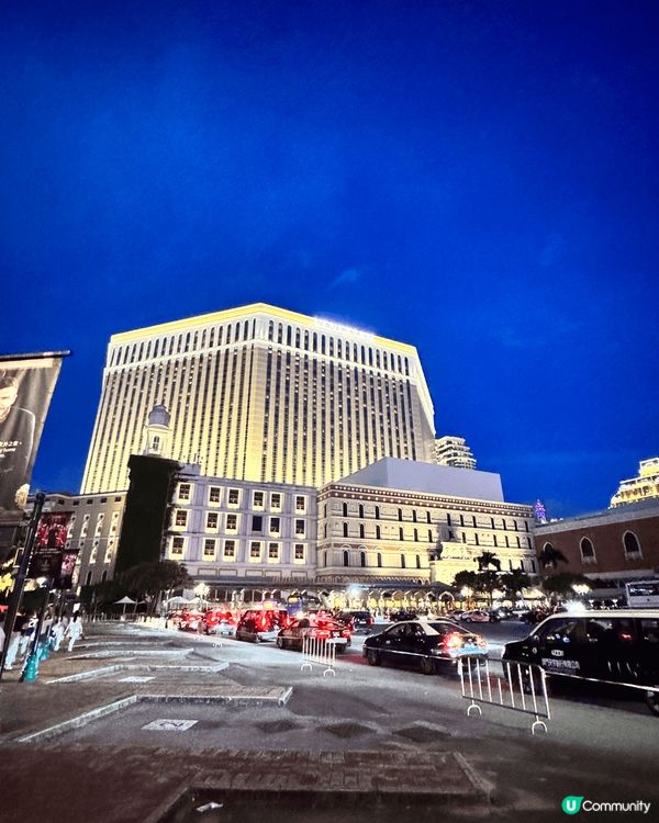 一班朋友已經多年沒有一起旅行，最終決定到澳門閒逛和品嘗美食，...