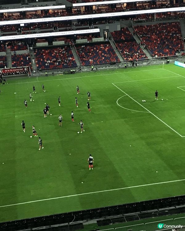 支持香港隊，踢出好波，最終以1-0擊敗印度咖哩！球場外有一個...